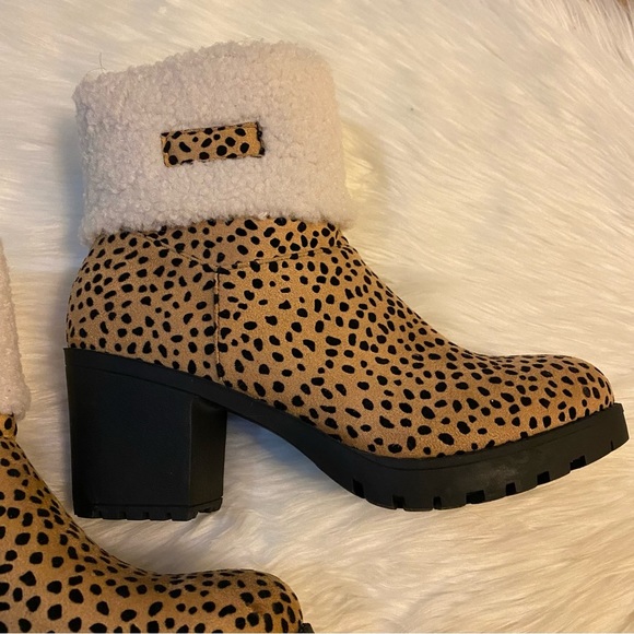 NWT Pierre Dumas Leopard Print Booties Size 10 - Picture 3 of 14